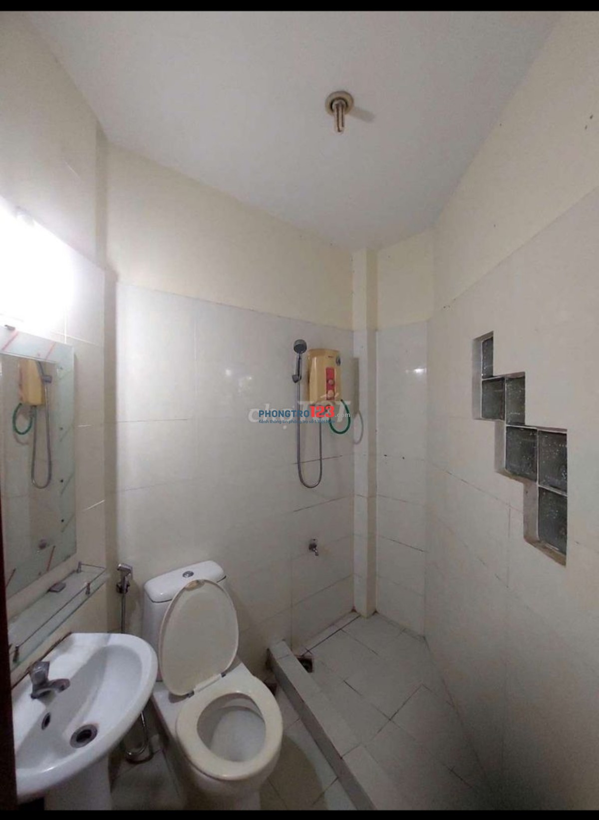 Phòng cửa sổ Hai Bà Trưng Q3 tách bếp giờ tự do