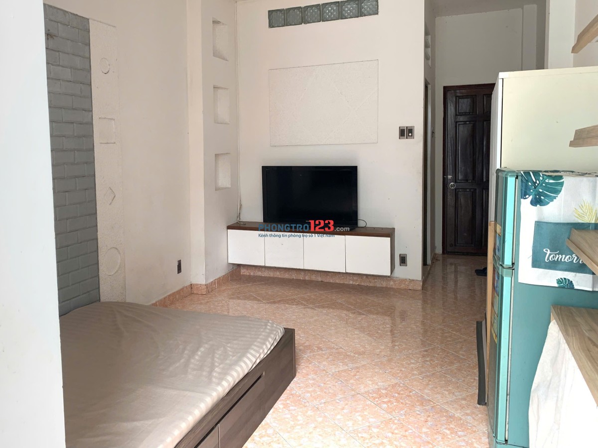 STUDIO BAN CÔNG LẦU 1 - NỘI THẤT ĐẦY ĐỦ - ĐƯỢC NUÔI PET