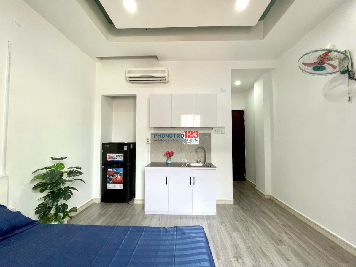 Cho thuê phòng cửa sổ thoáng 30m2 tại Nơ Trang Long, gần chợ Bà Chiểu, Vincom Nguyễn Xí, gần Q1, PN