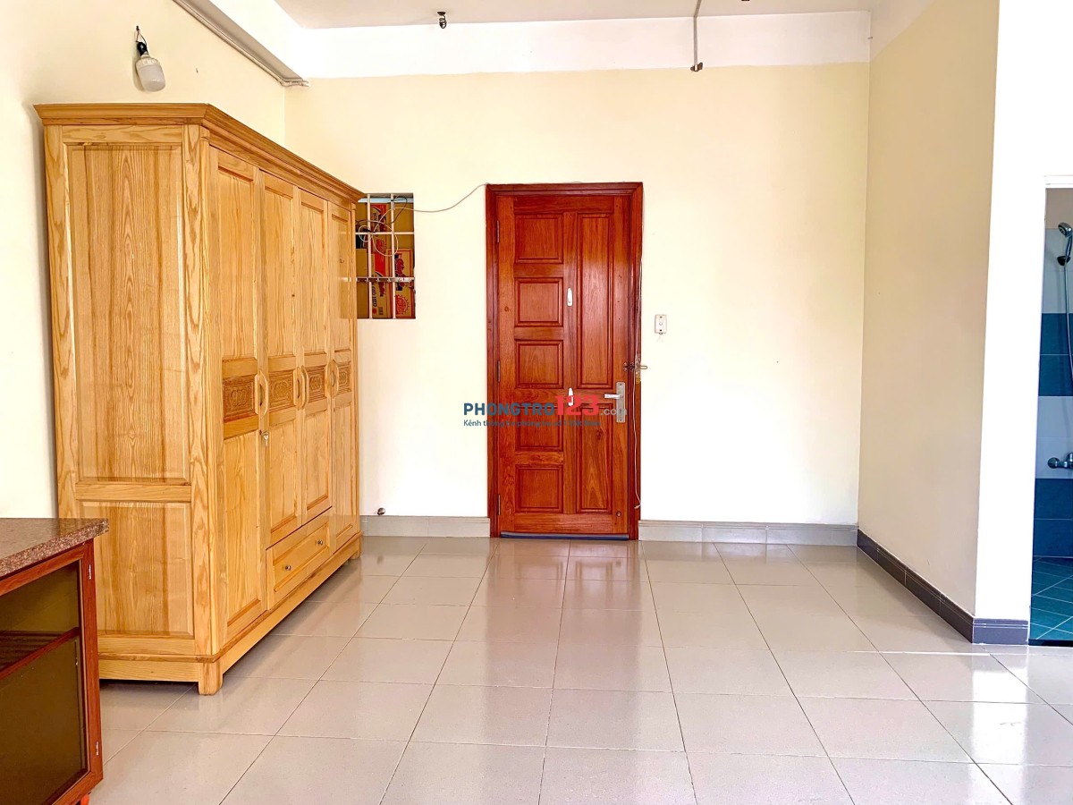 Chi 5.5tr cho 2 người ở tại căn hộ mini 35m2 đầy đủ tiện nghi, nấu ăn trong phòng, cửa sổ rộng