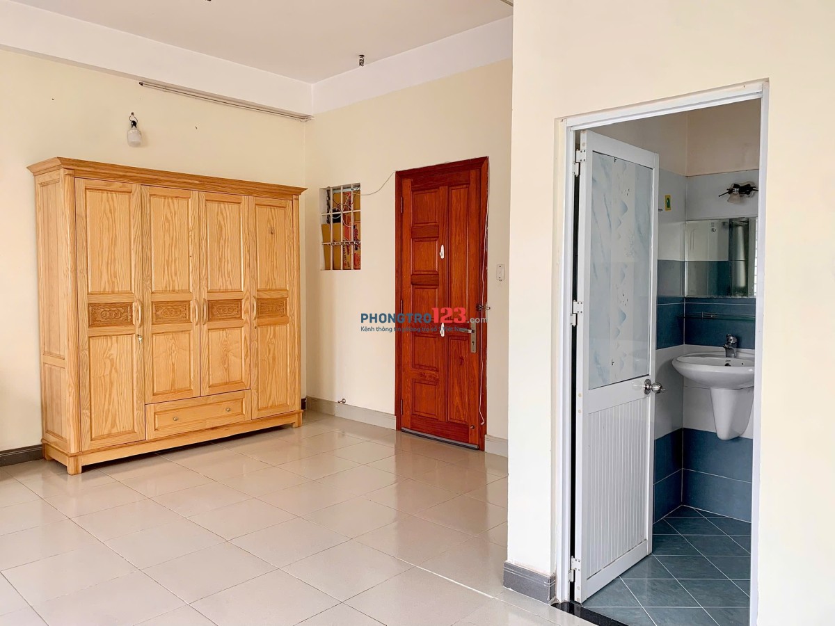 Chi 5.5tr cho 2 người ở tại căn hộ mini 35m2 đầy đủ tiện nghi, nấu ăn trong phòng, cửa sổ rộng