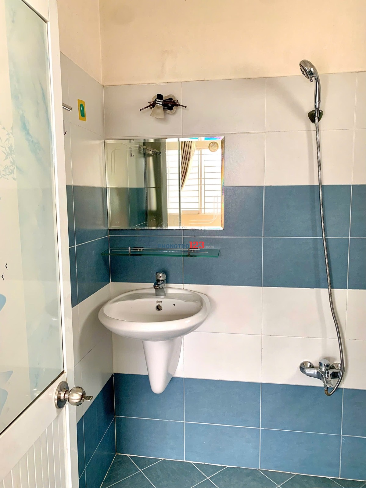 Chi 5.5tr cho 2 người ở tại căn hộ mini 35m2 đầy đủ tiện nghi, nấu ăn trong phòng, cửa sổ rộng