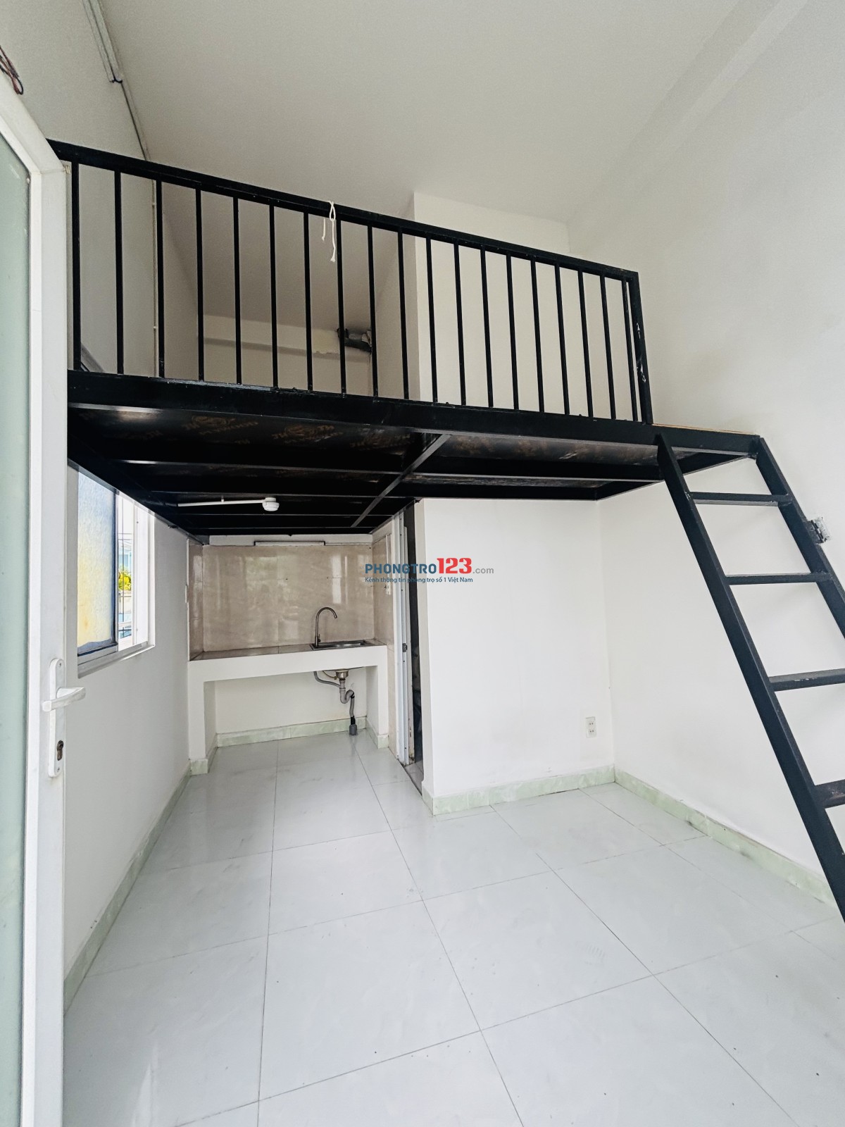 TRỐNG DUY NHẤT 1 CĂN CÓ GÁC CAO ĐỨNG ĐƯỢC, PHÒNG RỘNG THOÁNG MÁT BAN CÔNG HÀNH LANG