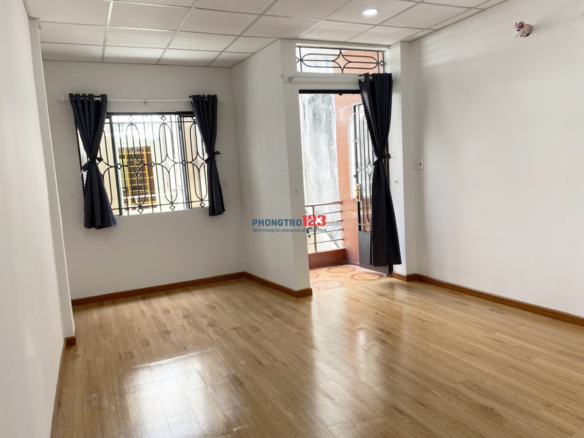 PHÒNG MỚI, HẺM 553 TRẦN HƯNG ĐẠO, Q1. 32m2 GIÁ 6,5tr