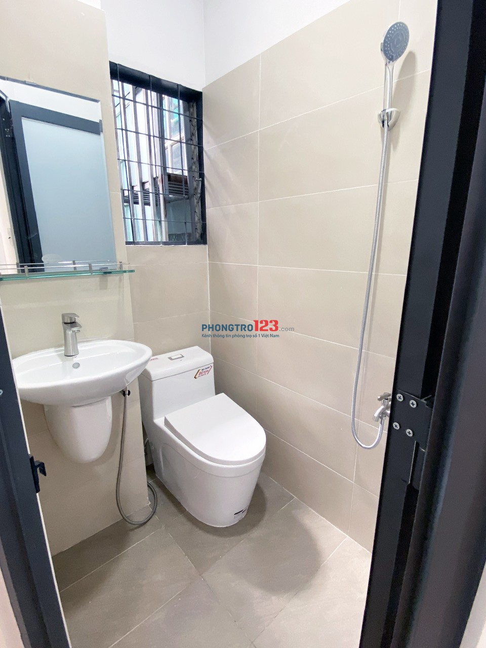 PHÒNG MỚI, HẺM 553 TRẦN HƯNG ĐẠO, Q1. 32m2 GIÁ 6,5tr