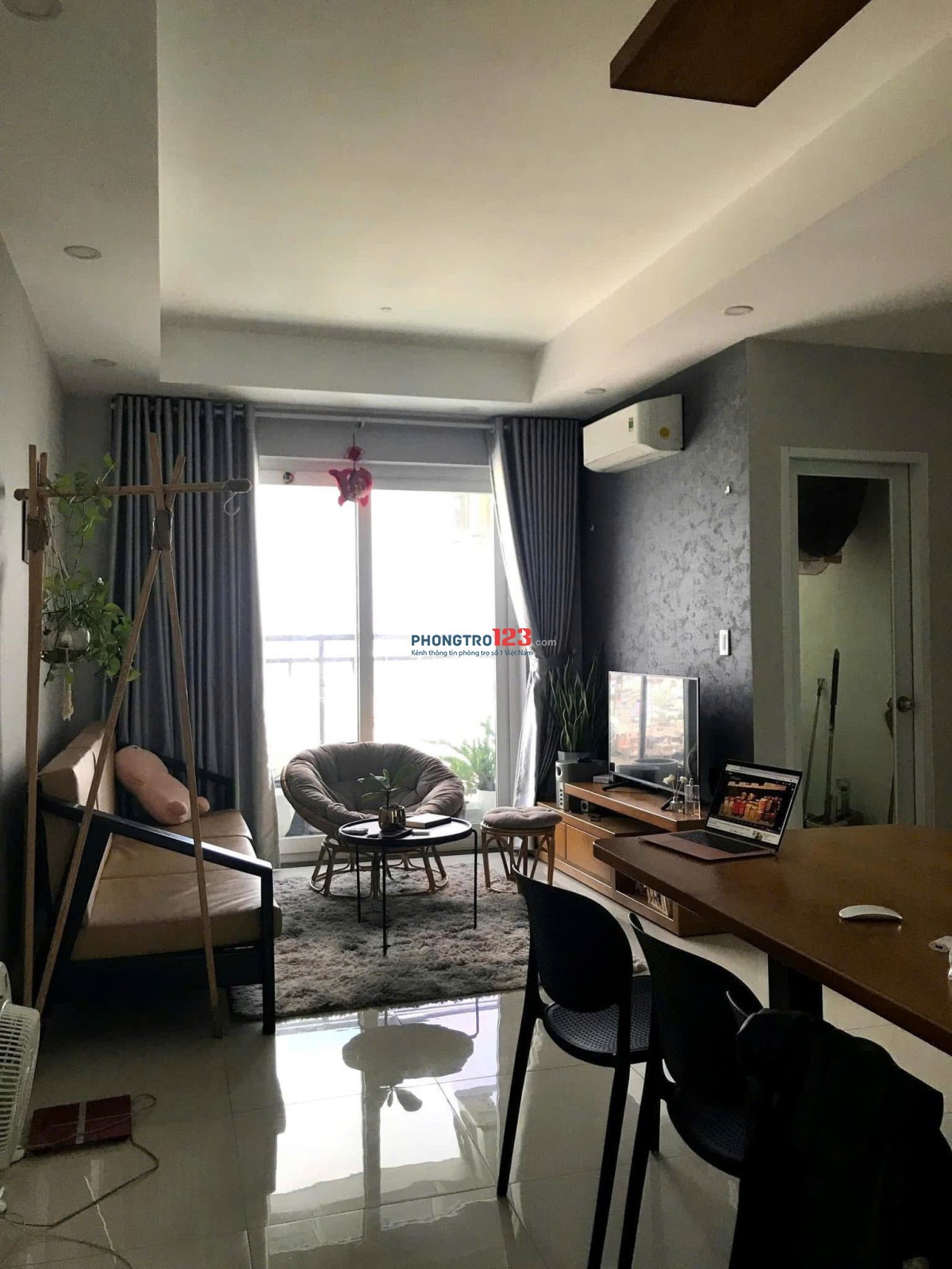 Carillon 5, Căn góc, Lầu cao, tầng 11, có bancong rộng, loggia phơi đồ riêng biệt, sạch sẽ