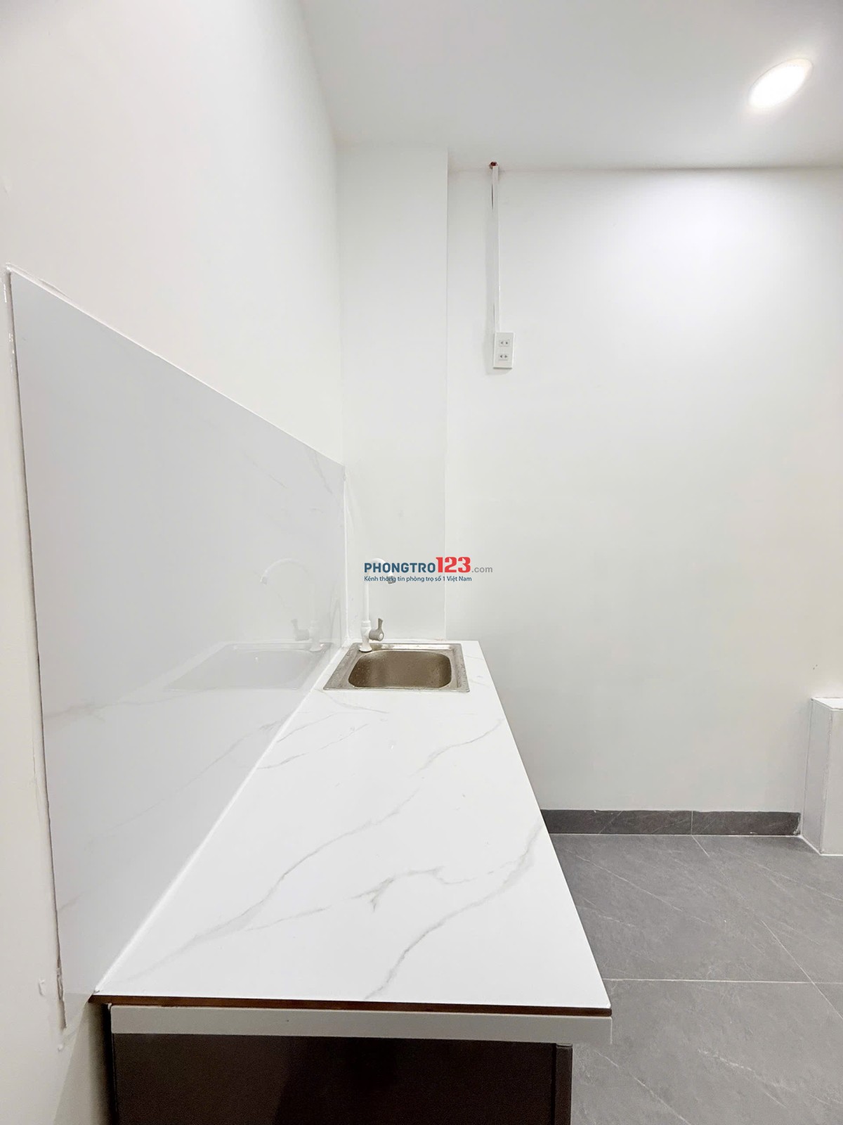 Phòng dưới trệt mới xây giá rẻ có máy lạnh gần Vườn Lài, Đh Nguyễn Tất Thành