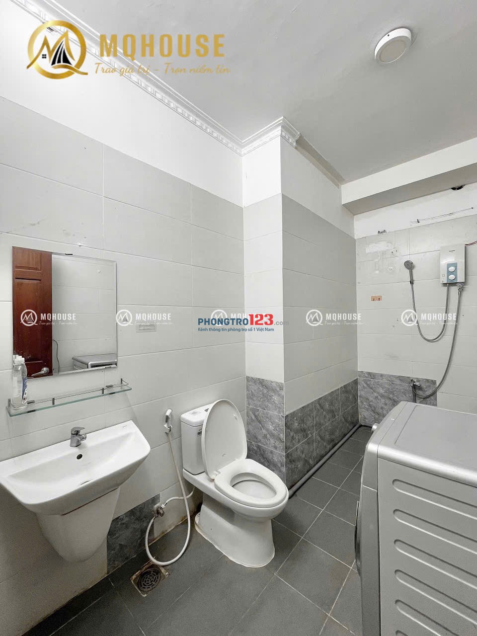 CĂN HỘ TRỐNG - SẴN NỘI THẤT - VIEW BAN CÔNG LỚN