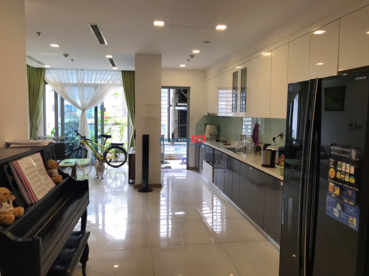 Cho thuê rẻ căn hộ cao cấp 120m2 Vinhome Central Park Bình Thạnh TP.HCM