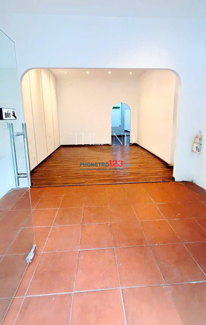 Top nhà vị trí đẹp cho thuê 5 x 15m Phú Thọ Quận 11 TP.HCM