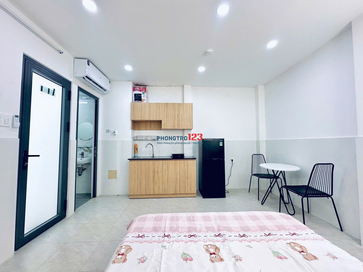 Phòng studio mới 100%, full nội thất, cửa sổ trời thoáng - gần vòng xoay Gia Định, Phú Nhuận 