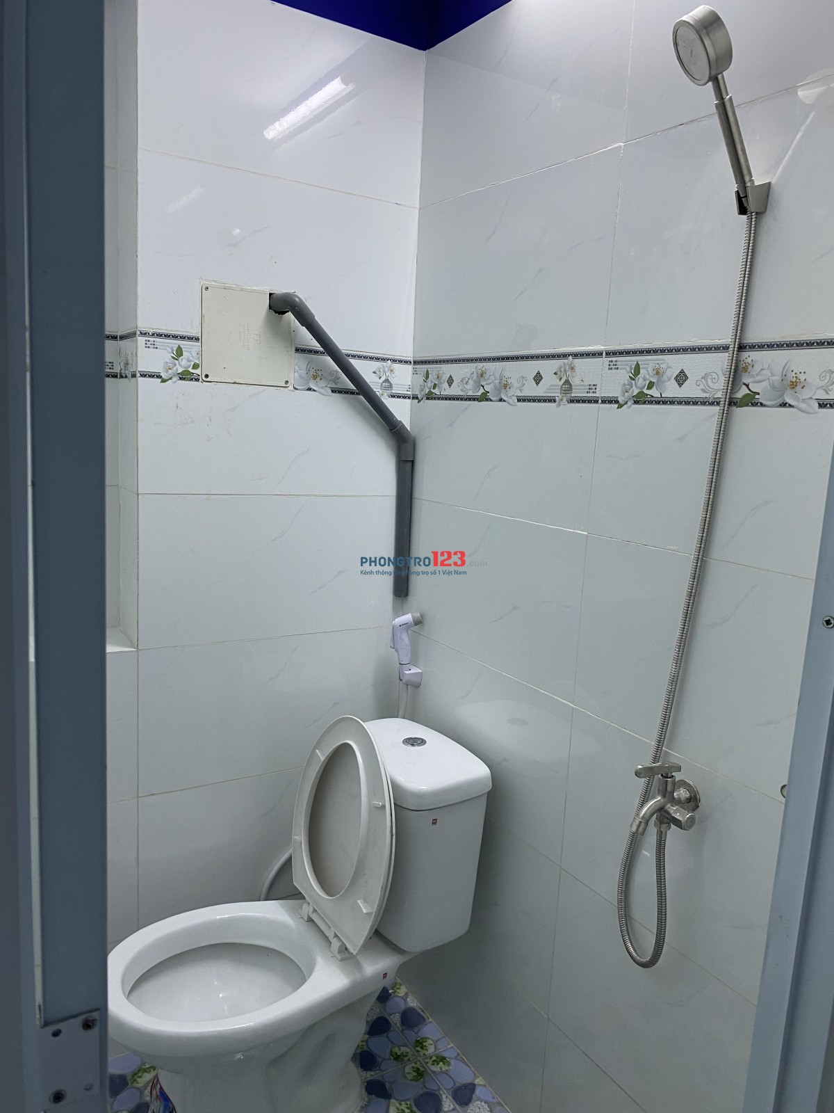 Cho thuê nhà mới xây Quận 6 (2.5x8), diện tích thực tế trên 40m2, 1 trệt 1 lầu, 2 pn, 2wc, hẻm 4m