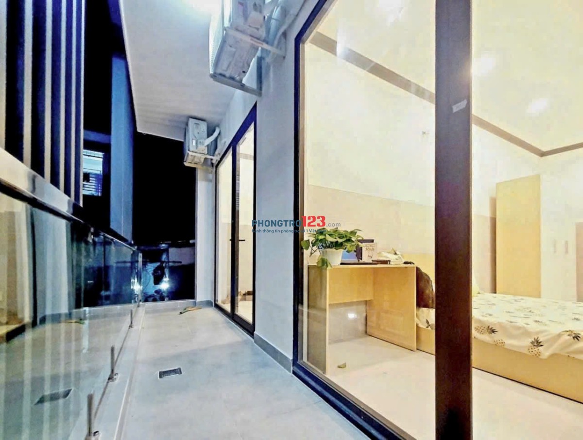 Phòng trọ ban công full nội thất 30m2 gần ĐH Ngoại Thương, Hutech, Hồng Bàng đường Nguyễn Gia Trí