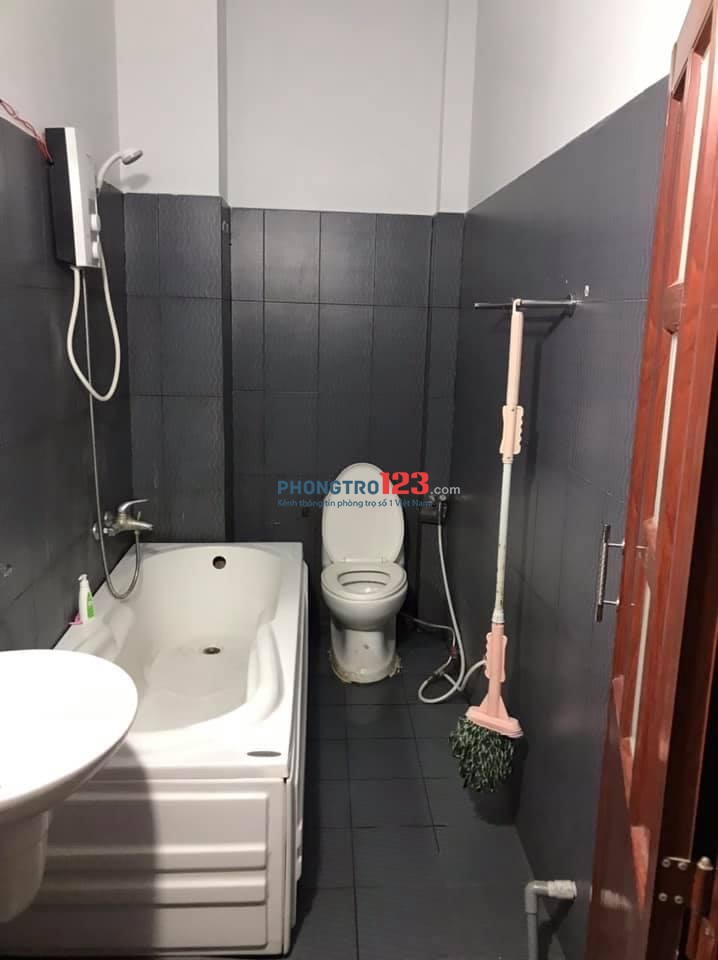 Phòng cho thuê đầy đủ nội thất, có ban công tại 373 Lý Thường Kiệt