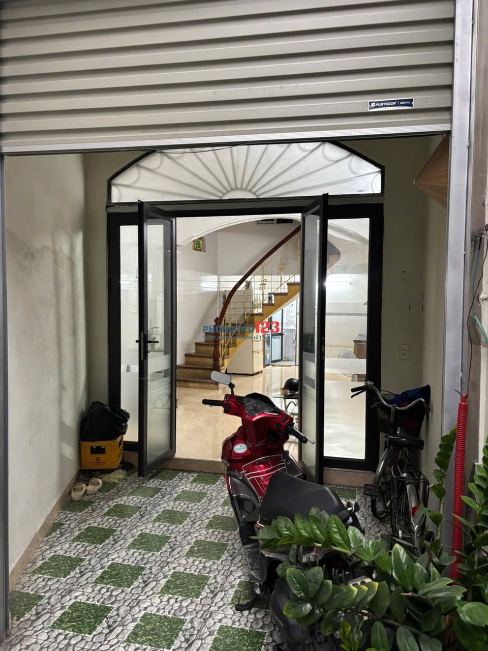 Cho thuê nhà miếu hai xã, ngõ thông ra chợ hàng