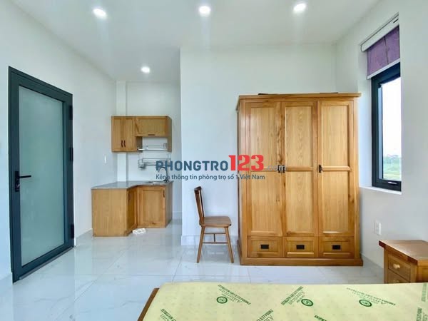 Phòng có cửa sổ thoáng mát ngay Nơ Trang Long, quận Bình Thạnh