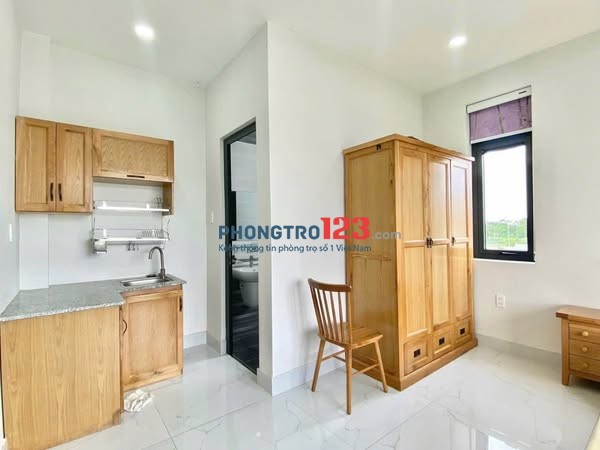 Phòng có cửa sổ thoáng mát ngay Nơ Trang Long, quận Bình Thạnh