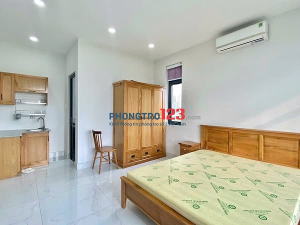 Phòng có cửa sổ thoáng mát ngay Nơ Trang Long, quận Bình Thạnh