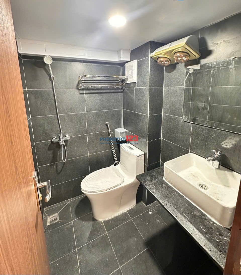 Cho thuê phòng gác xép tại Kiều Mai, full nội thất, ban công cửa sổ