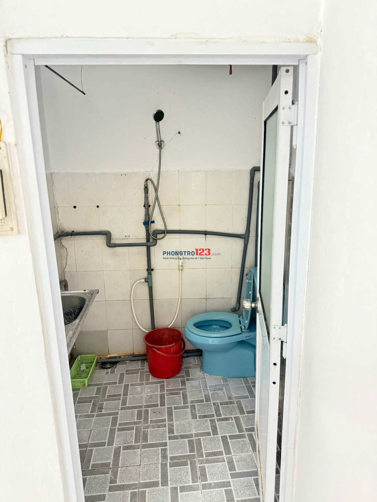 Cho thuê phòng trọ giá rẻ đẹp rộng rãi thoáng mát, yên tĩnh Quận Phú Nhuận, gần siêu thị Rạch Miễu