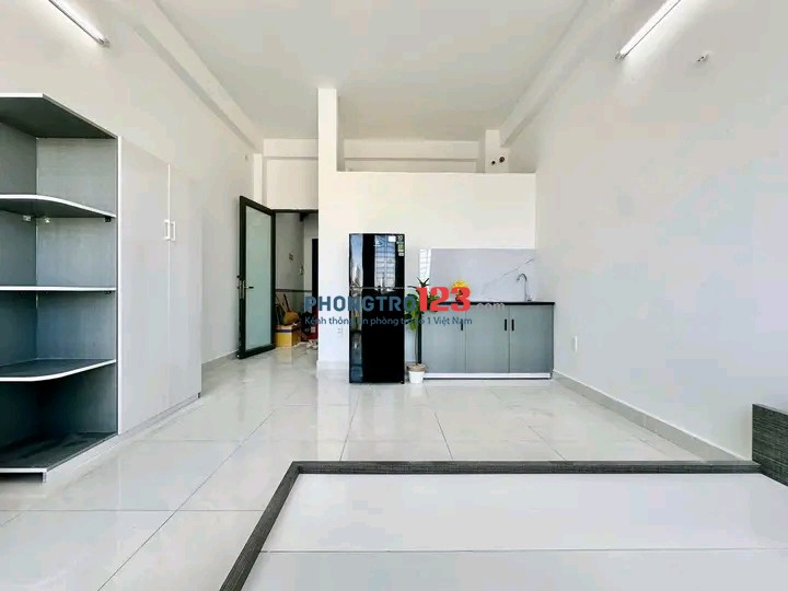 Studio 28m2 thoáng, full nội thất Nguyễn Gia Trí, quận Bình Thạnh, GTVT, Hutech, Hàng Xanh
