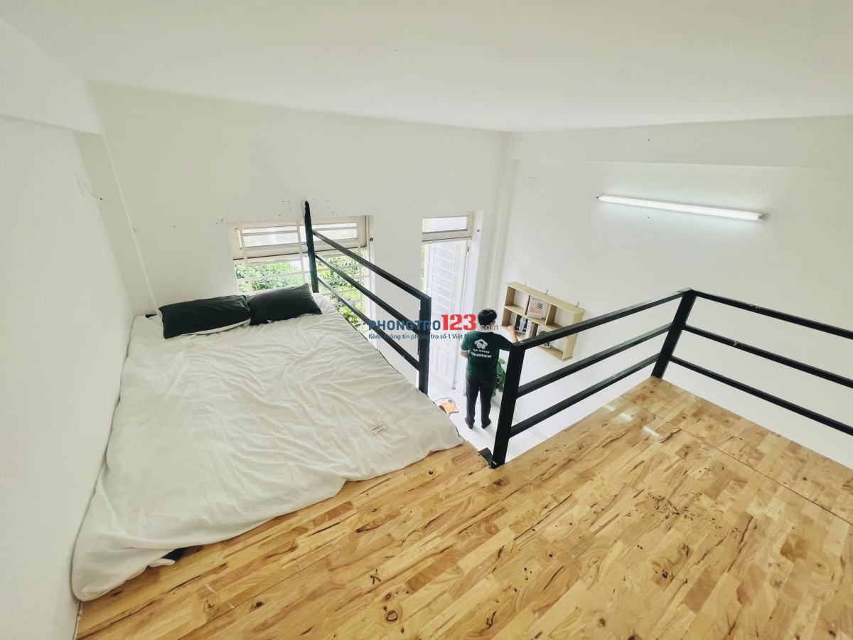 TRỐNG LẠI CĂN DUPLEX CÓ BAN CÔNG RỘNG SÁNG THOÁNG SẴN MÁY LẠNH