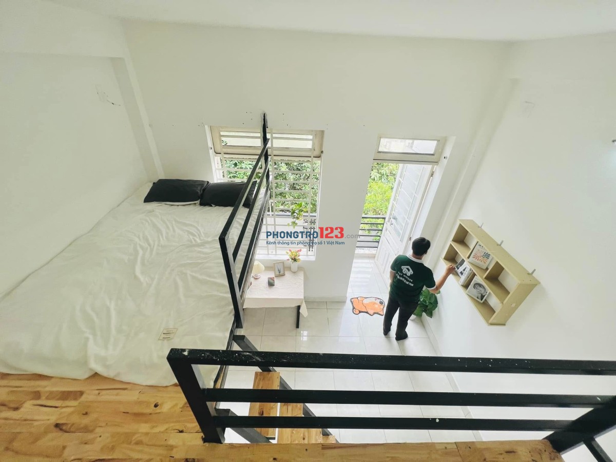 TRỐNG LẠI CĂN DUPLEX CÓ BAN CÔNG RỘNG SÁNG THOÁNG SẴN MÁY LẠNH