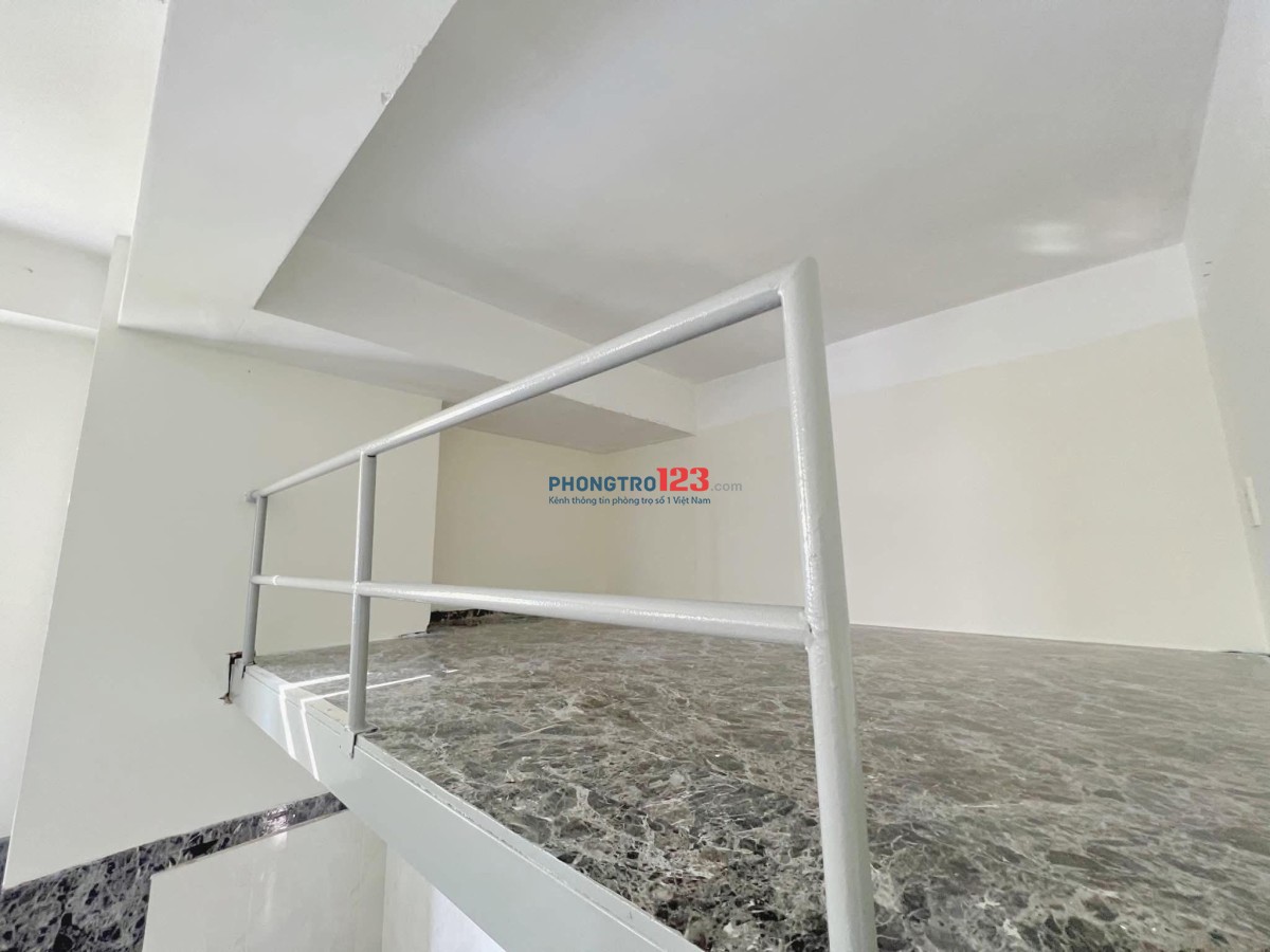 Phòng gác cửa sổ gần đại học Y Dược