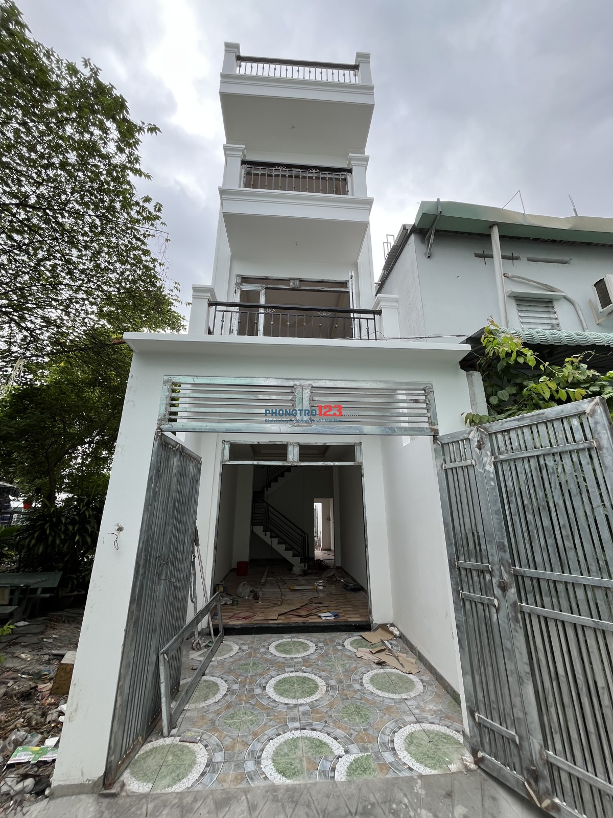 Cho thuê căn hộ mới xây dựng , đường 10, phường tăng Nhơn Phú B, có máy lạnh, wifi, nhà rất đẹp,