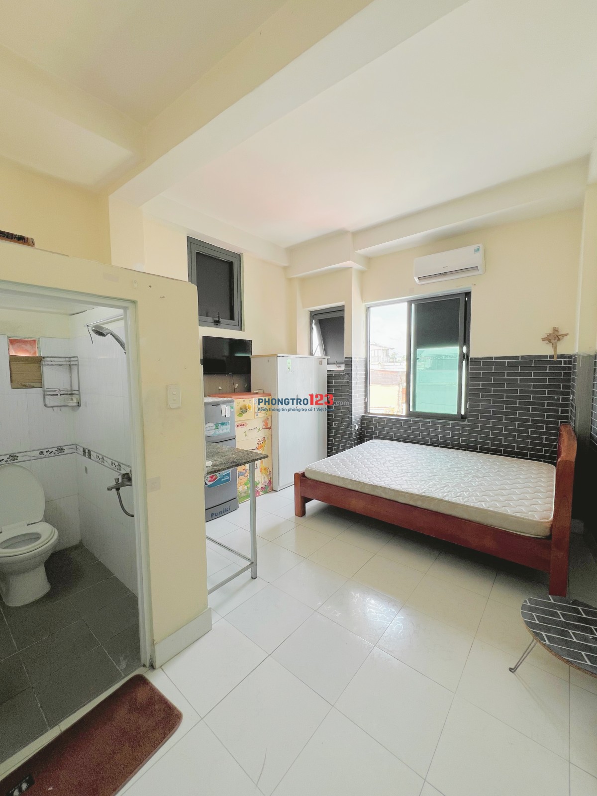 Phòng cửa sổ full nội thất gần Đại Học Y Dược