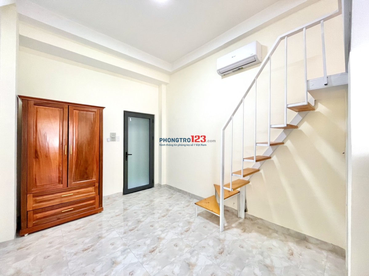 GÁC LỬNG MỚI, CỬA SỔ THOÁNG NGAY CHỢ HOÀNG HOA THÁM