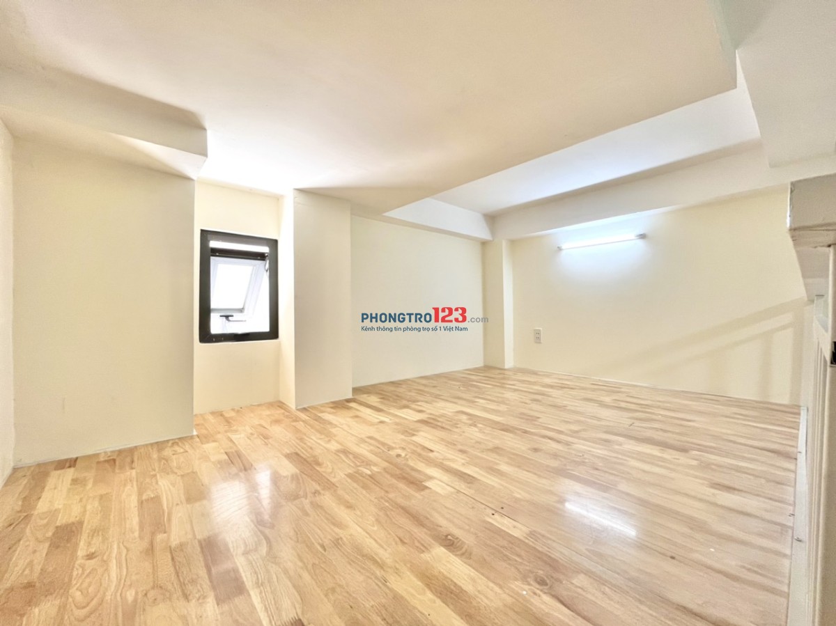 GÁC LỬNG MỚI, CỬA SỔ THOÁNG NGAY CHỢ HOÀNG HOA THÁM