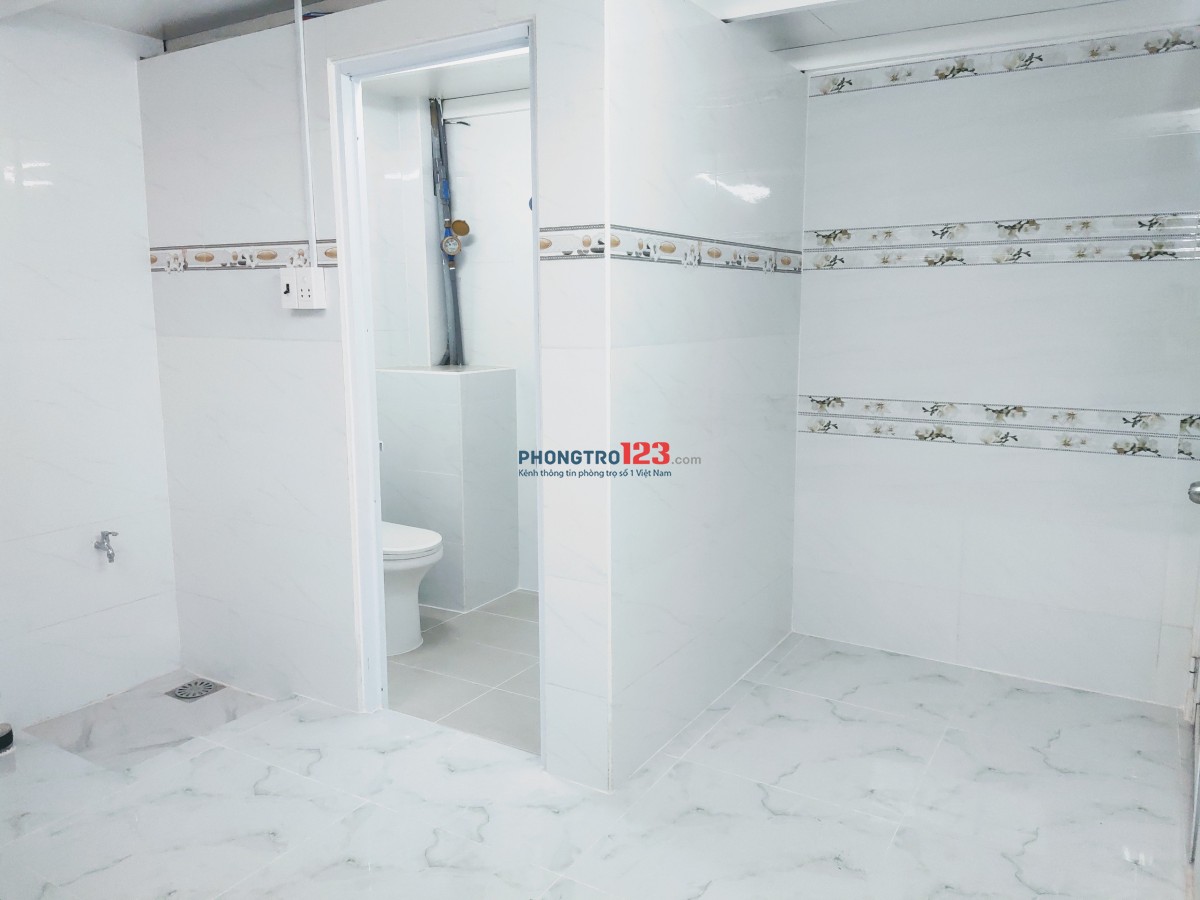 Phòng trọ có máy lạnh,đường Bùi Văn,quận 7,gần khu chế xuất Tân Thuận,trường học,gần chợ(có hình)