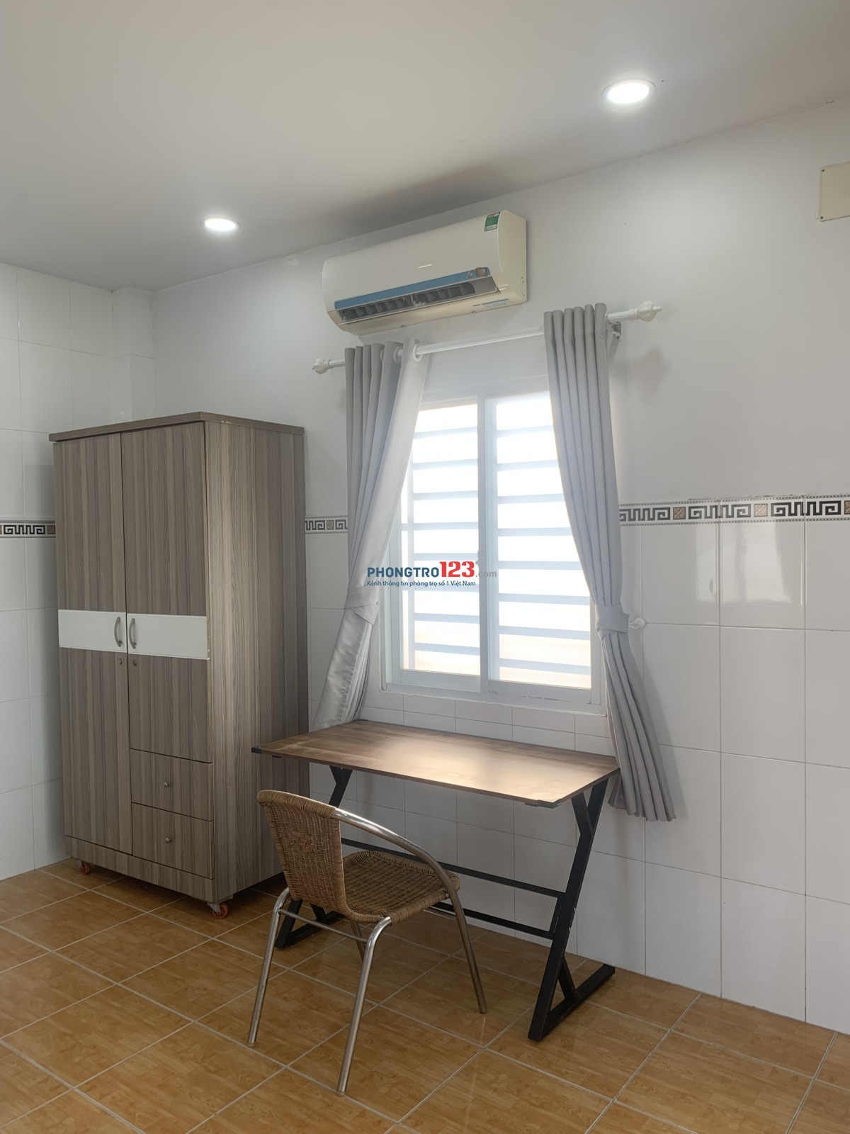 Phòng ban công 25m2 full nội thất Khánh Hội Q.4