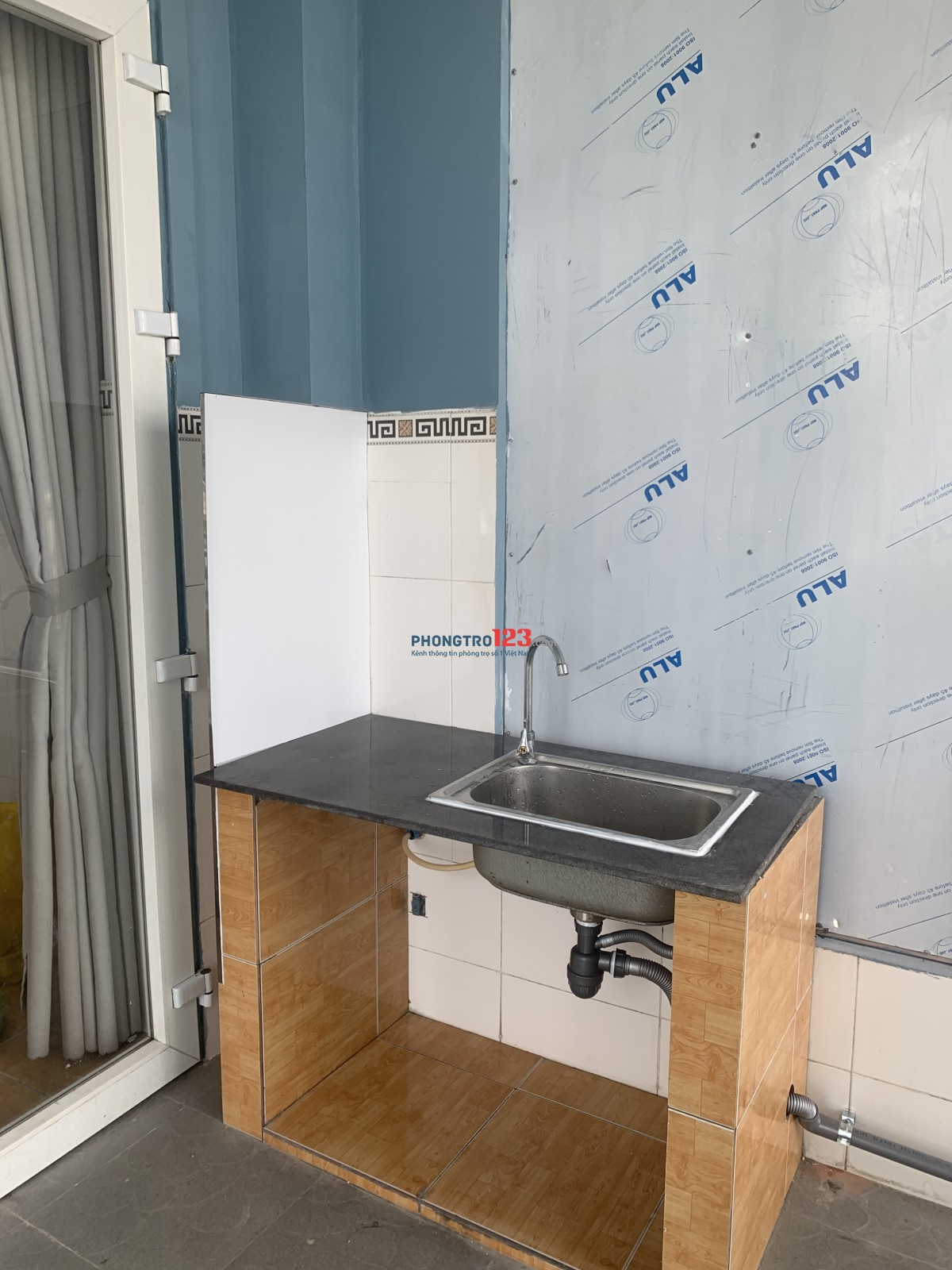 Phòng ban công 25m2 full nội thất Khánh Hội Q.4