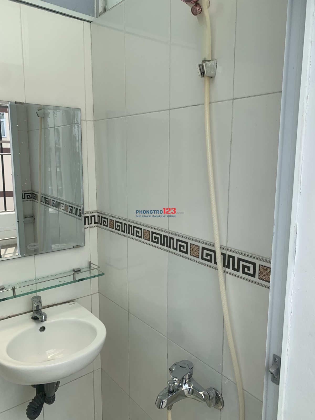 Phòng ban công 25m2 full nội thất Khánh Hội Q.4