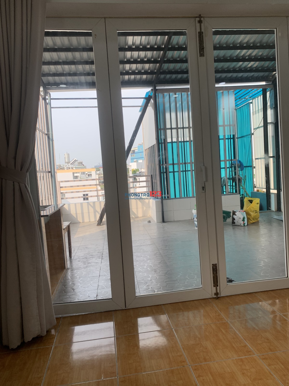 Phòng ban công 25m2 full nội thất Khánh Hội Q.4