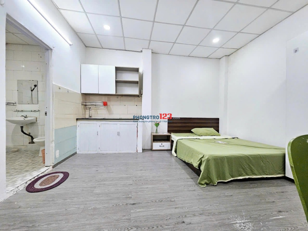 Phòng Trọ Full Nội Thất 30m2 Có Thang Máy Đường Chu Văn An Gần Ngã Tư Hàng Xanh, Chợ Bà Chiểu