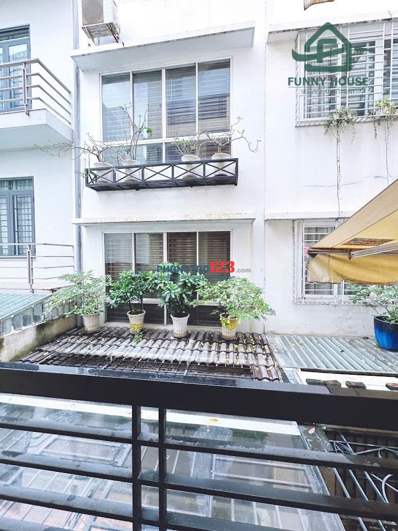 Căn Hộ Ban Công Full nội thất Ngay Cầu Sài Gòn
