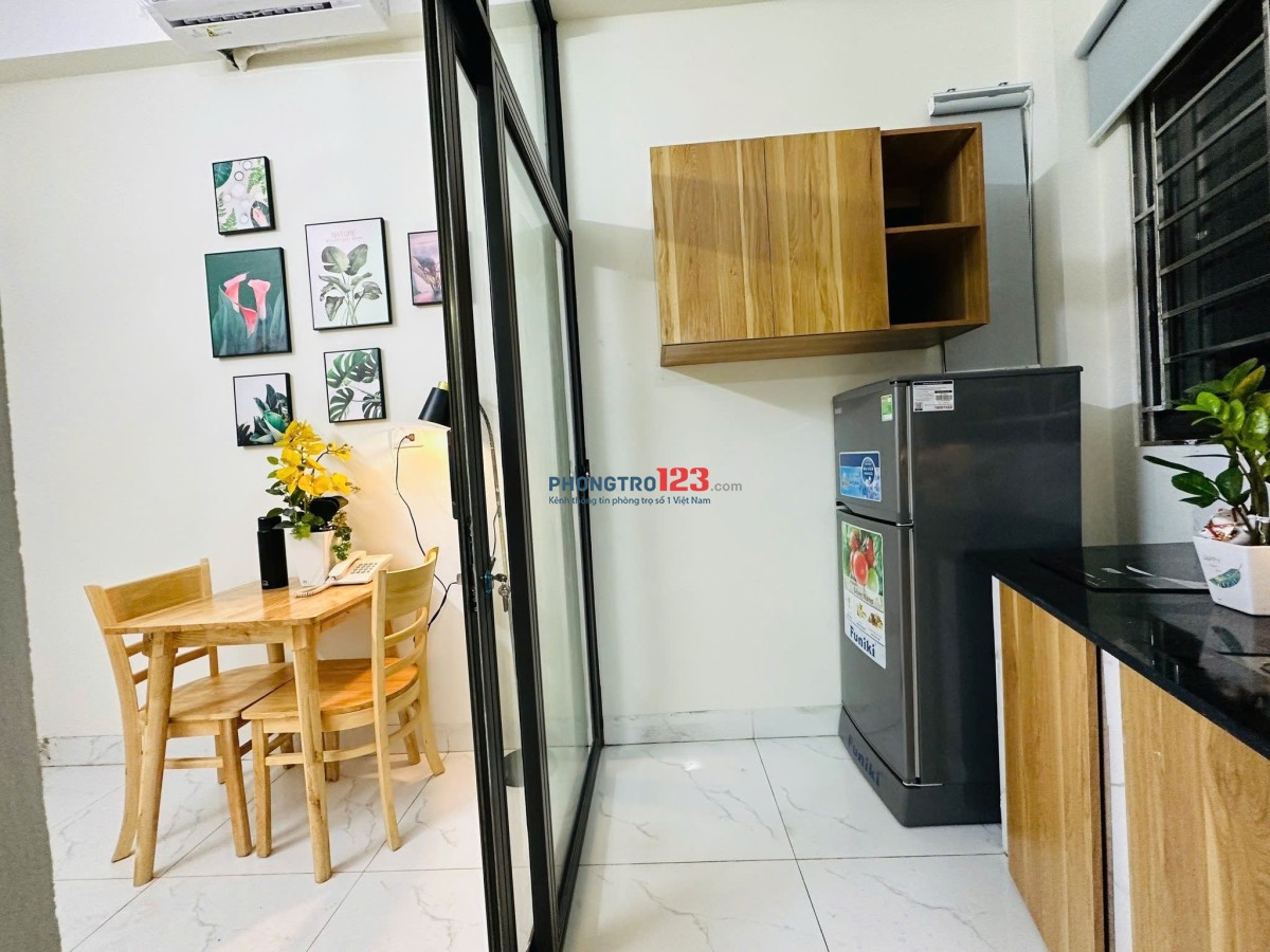 Cho Thuê Căn Hộ Duplex Tách Bếp, Cửa Sổ Thoáng Mát _ Gần Ngã Tư Hàng Xanh