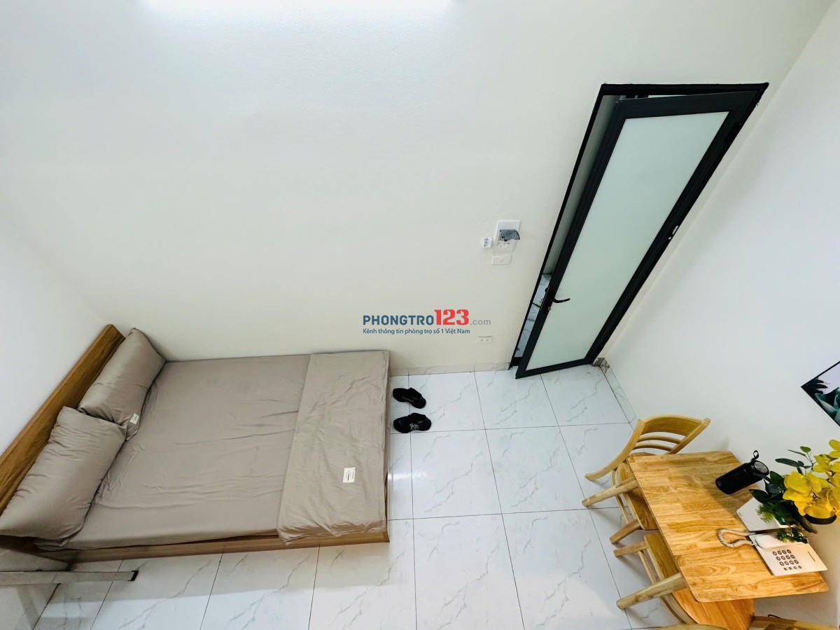 Cho Thuê Căn Hộ Duplex Tách Bếp, Cửa Sổ Thoáng Mát _ Gần Ngã Tư Hàng Xanh