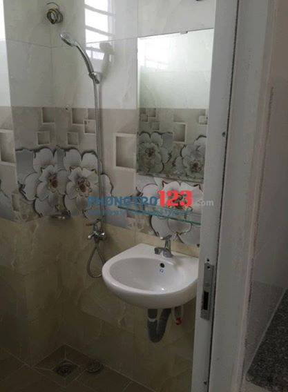 Cho thuê phòng trọ 20m2, có máy lạnh, thang máy tại khu vực quận Tân Bình, TPHCM