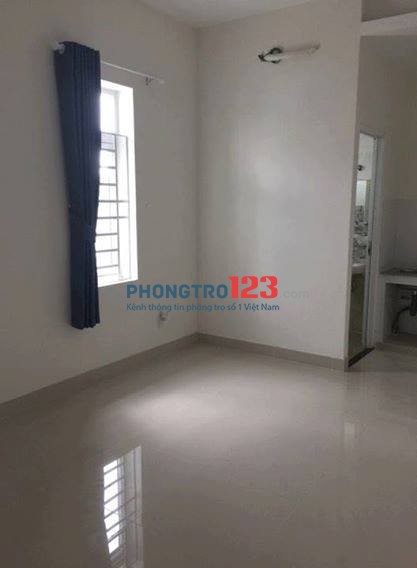Cho thuê phòng trọ 20m2, có máy lạnh, thang máy tại khu vực quận Tân Bình, TPHCM