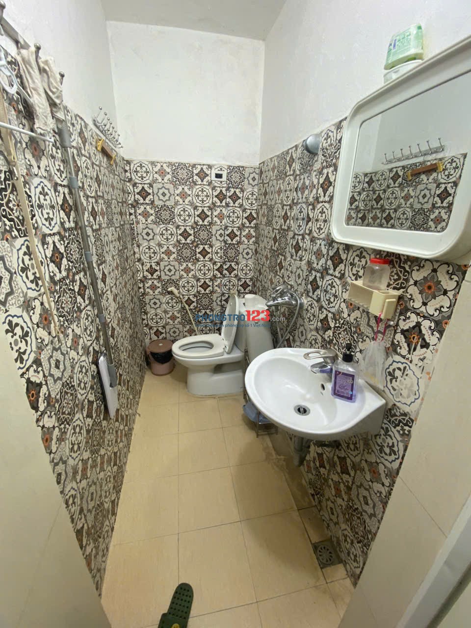 Cho thuê nhà 4 tầng tại ngõ 84 Ngọc Khánh , Ba Đình. Nhà rộng thoáng, ngõ nông ô tô đỗ cửa. Chỉ 12tr