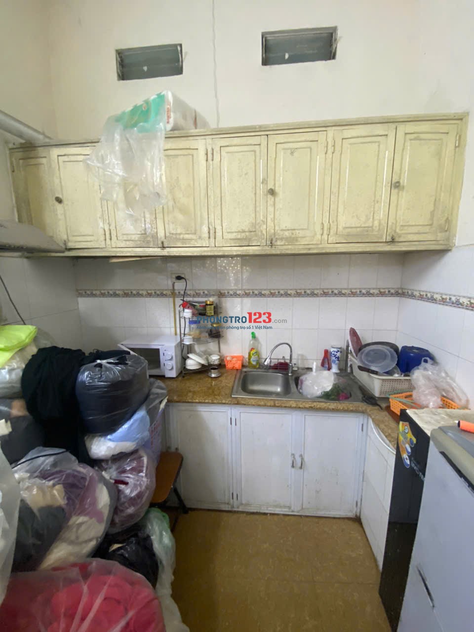 Cho thuê nhà 4 tầng tại ngõ 84 Ngọc Khánh , Ba Đình. Nhà rộng thoáng, ngõ nông ô tô đỗ cửa. Chỉ 12tr