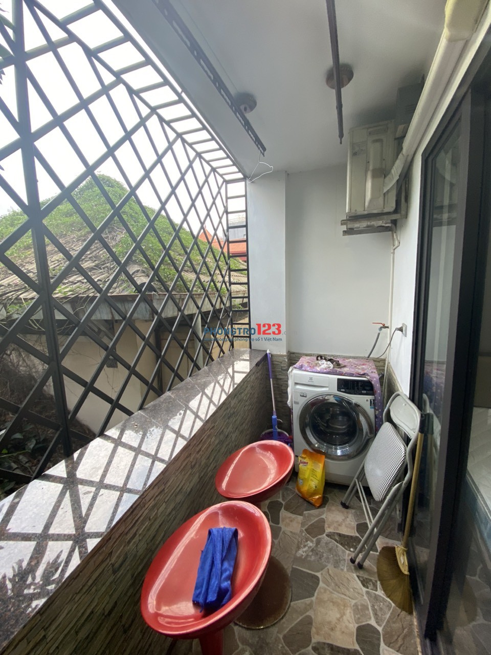 Cho thuê Căn hộ dịch vụ giá rẻ View hồ tại Ngõ 193 Phố Trích Sài, Tây Hồ. Chỉ 6.5tr