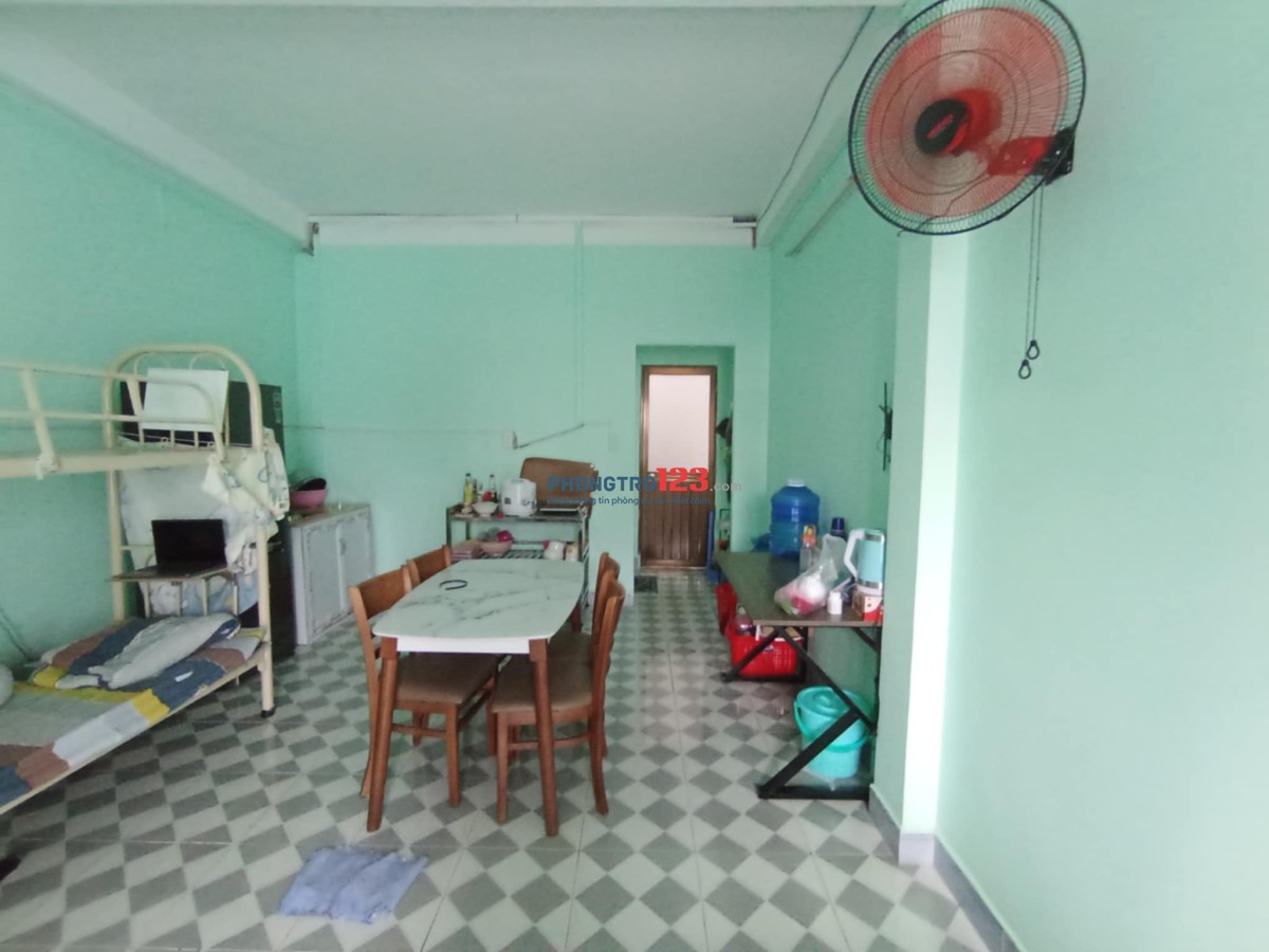 Cho Thuê phòng mặt tiền Đinh Bộ Lĩnh, P.26, 50m2, có ban công,đủ nội thất, 6tr