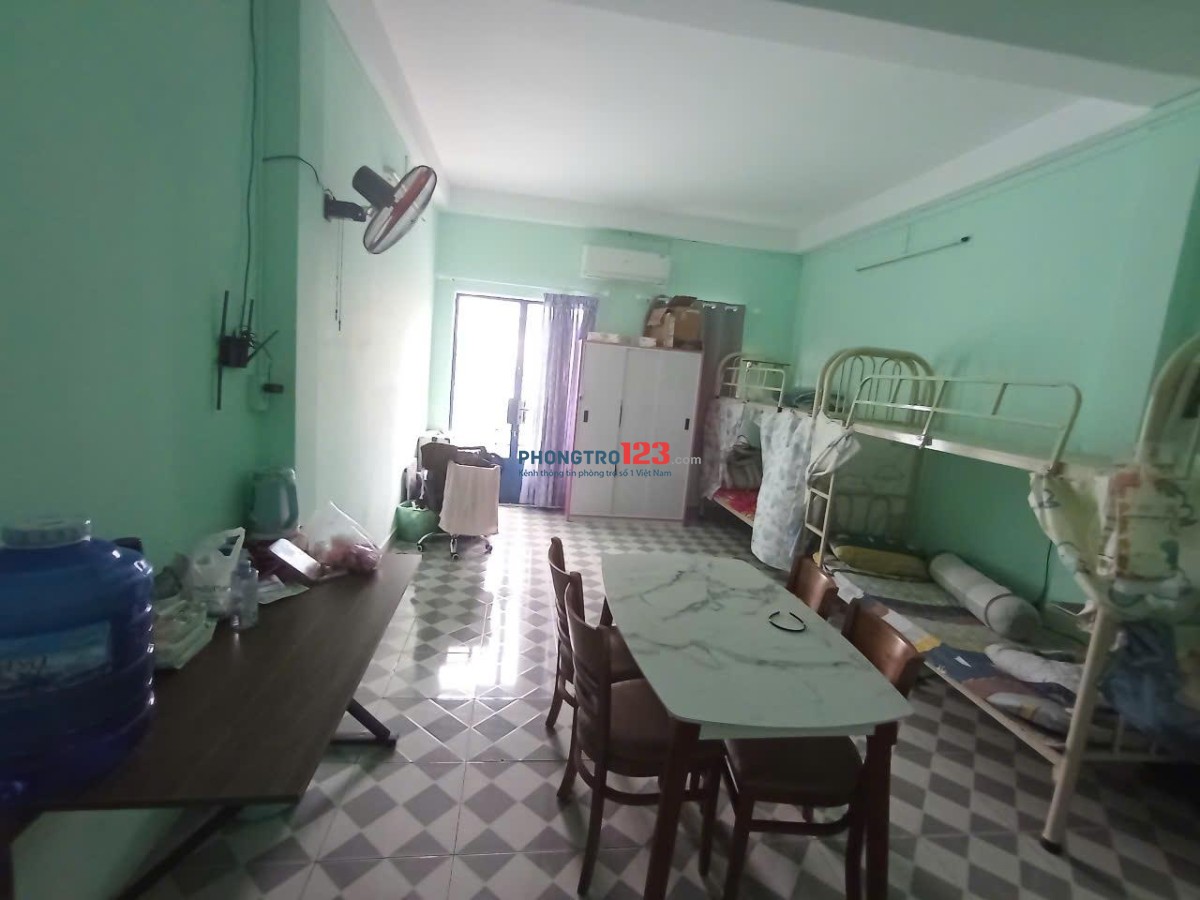 Cho Thuê phòng mặt tiền Đinh Bộ Lĩnh, P.26, 50m2, có ban công,đủ nội thất, 6tr