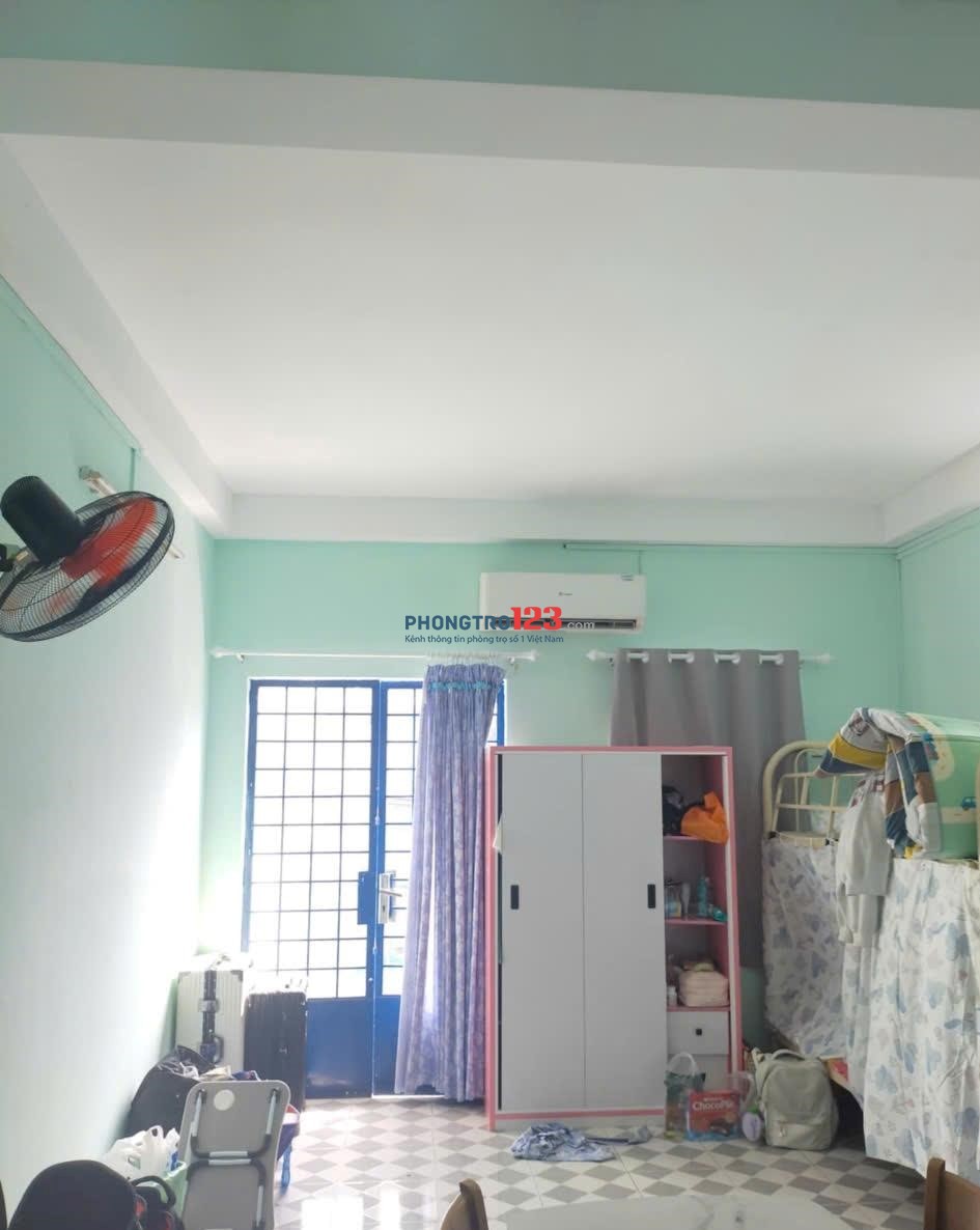 Cho Thuê phòng mặt tiền Đinh Bộ Lĩnh, P.26, 50m2, có ban công,đủ nội thất, 6tr