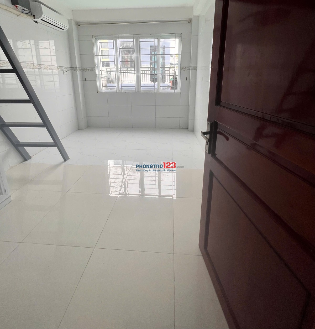 Căn Hộ Có Gác , Cửa Sổ Trời - Gần Đại Học Hutech, Ngã Tư Hàng Xanh - Ở Được 2-3 Bạn